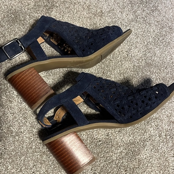 Franco Sarto 6.5 navy suede sandals. Heel 2.5” wooden. - Picture 11 of 11